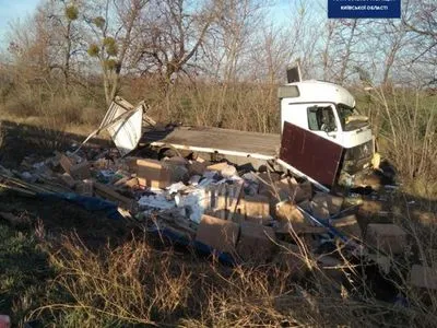 В Киевской области водитель автобуса заснул за рулем и столкнулся с грузовиком