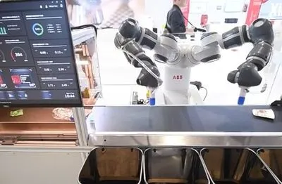 В Китае представили робота для сортировки мусора