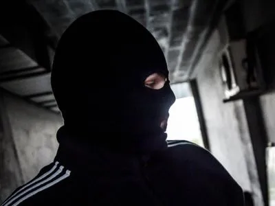 Под Киевом неизвестные избили и ограбили предпринимателя