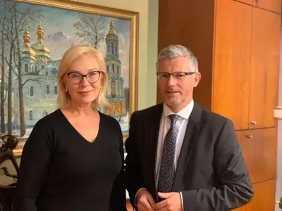 Денісова обговорила права людини в анексованому Криму з послом України в Німеччині