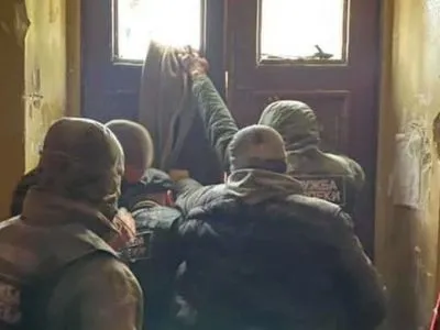 У Києві затримали осіб, які намагалися насильно виселити людей з гуртожитку