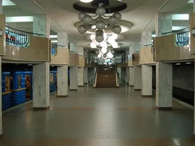 Станция "Академгородок" возобновила работу после сообщения о минировании
