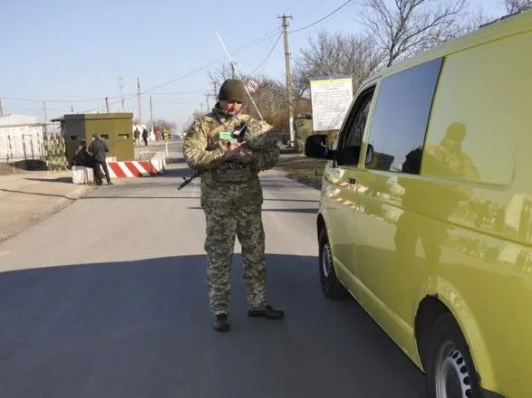 На КПВВ на Донбассе утром более 250 автомобилей в очередях