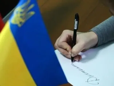 Пристайко приєднався до Всеукраїнського диктанту національної єдності з послами з восьми країн