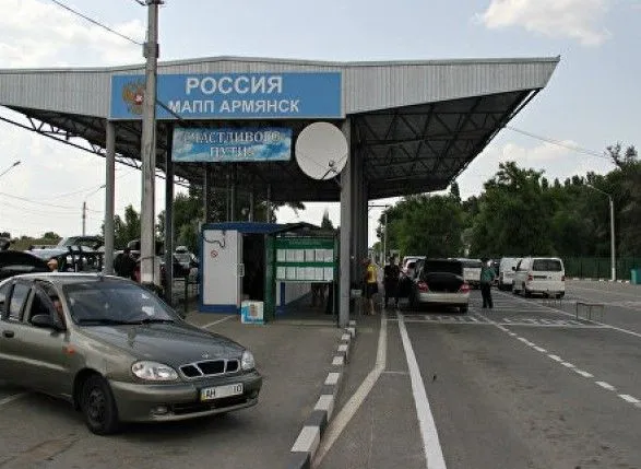 В оккупированном Крыму ограничили движение транспорта на КПВВ "Армянск" и "Перекоп"