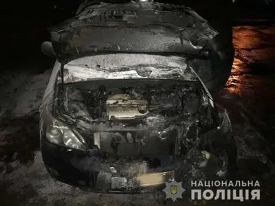За поджог иномарки в Ровно задержали мужчину с обгоревшими штанами