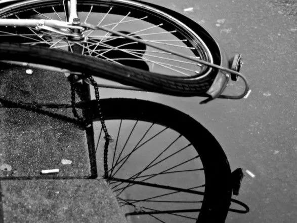 На Львівщині автомобіль на смерть збив велосипедиста