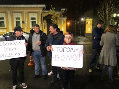"Тополі-волю!": під посольством Польщі проходить акція на підтримку Мазура