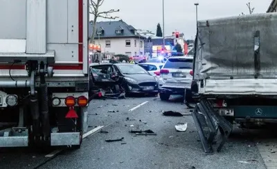 В Германии перевернулся пассажирский автобус, пострадали более 30 человек