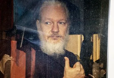 Отец Ассанжа опасается, что основатель WikiLeaks может умереть в тюрьме