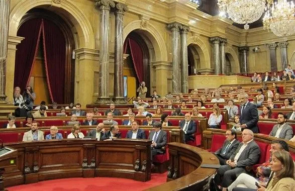 В Испании на досрочных выборах в парламент лидирует социалистическая партия