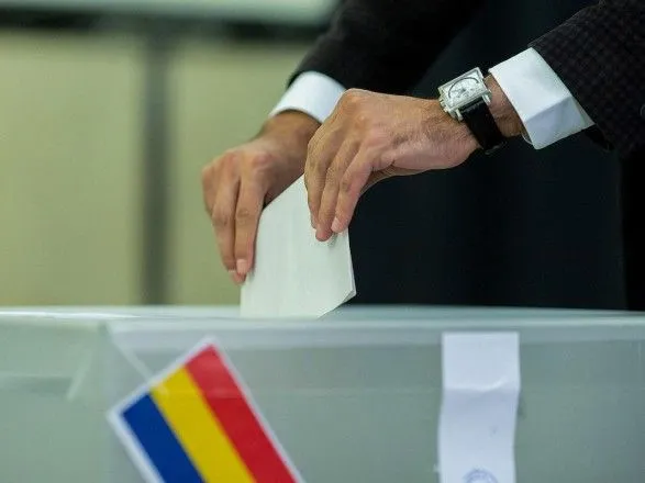 Выборы президента Румынии: по данным экзит-поллов лидирует Йоханнис и Дэнчилэ
