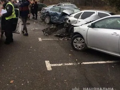 В Киевской области пьяная женщина "помяла" 5 авто