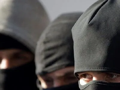 В Харькове 8 мужчин в балаклавах совершили разбойное нападение на квартиру