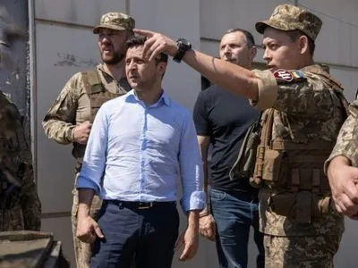 Украинцы стали меньше доверять армии и Президенту - опрос