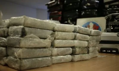 У Франції в житловому будинку виявили зброю і 700 кг кокаїну