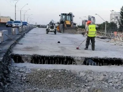 В следующем году в Украине планируют восстановить 4 тыс. км дорог