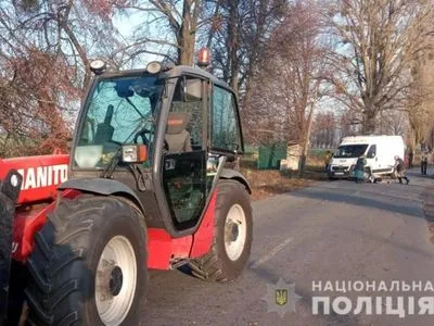 На Хмельниччині 6-річний хлопчик загинув під колесами трактора