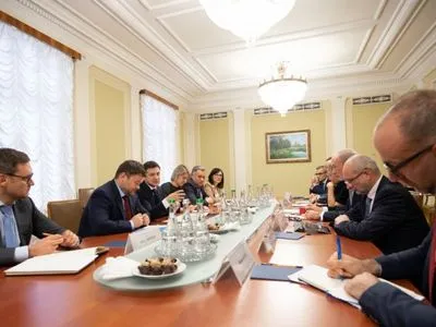 Зеленський обговорив з послами країн "Великої сімки" перебіг реформ в Україні