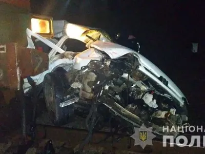 В Киевской области поезд столкнулся с автомобилем, водитель в реанимации