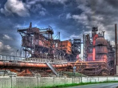 Ночью в Мариуполе горел металлургический завод имени Ильича