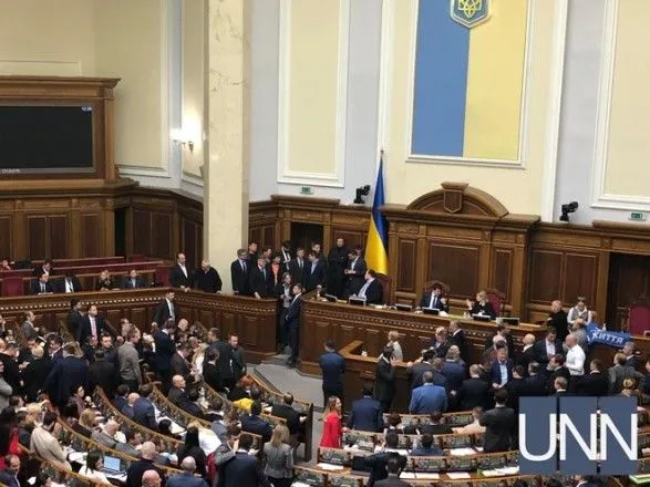 Полупустая Рада закрыла заседание, так и не проголосовав за закон о ГБР