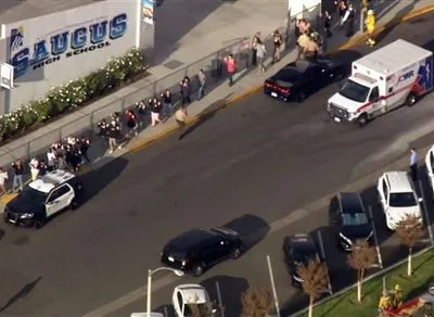 Полиция установила личность нападавшего в школе в Калифорнии