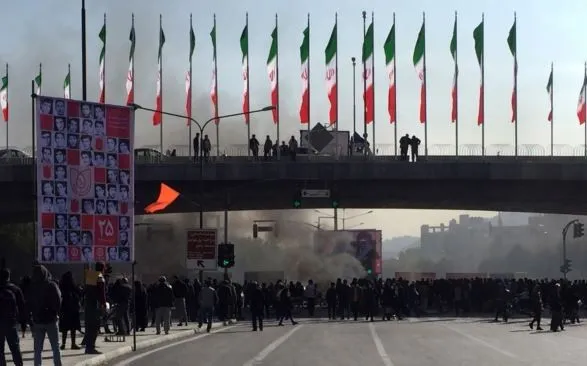 В Ірані під час "бензинових протестів" є загиблий та поранені
