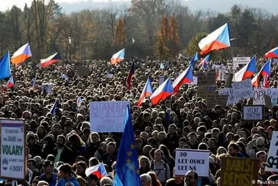 В Праге сотни тысяч чехов требовали отставки премьера Бабиша