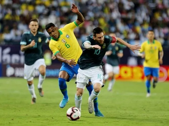 Два нереализованных пенальти и победный гол Месси: Аргентина обыграла Бразилию