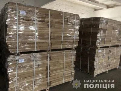 На Київщині поліція викрила нелегальне підприємство з виробки деревини