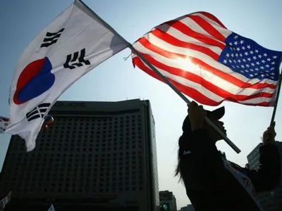 США та Південна Корея відкладуть маневри для підтримки прагнення КНДР до миру
