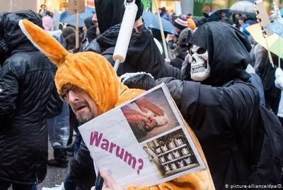 В Германии на протест против опытов над животными вышли тысячи людей