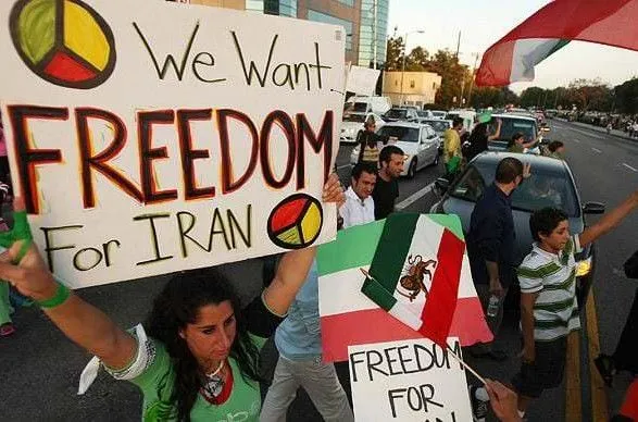 u-ssha-zasudili-sprobi-iranu-vidklyuchiti-internet-na-tli-protestiv-v-krayini