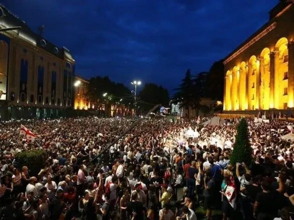 u-gruziyi-ponovilisya-aktsiyi-protestu-bilya-parlamentu