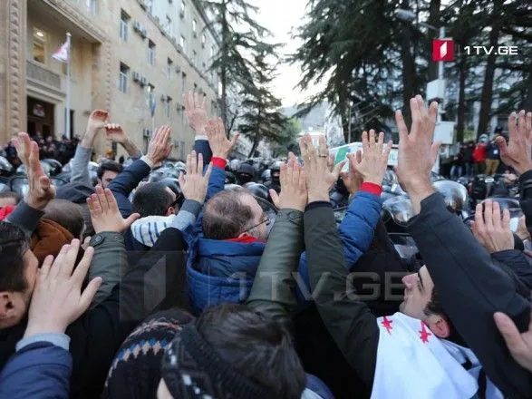 МВС Грузії затримало 18 учасників акції біля парламенту