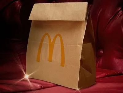 McDonald's покепкував над дизайнерською сумкою, схожою на їхній пакет