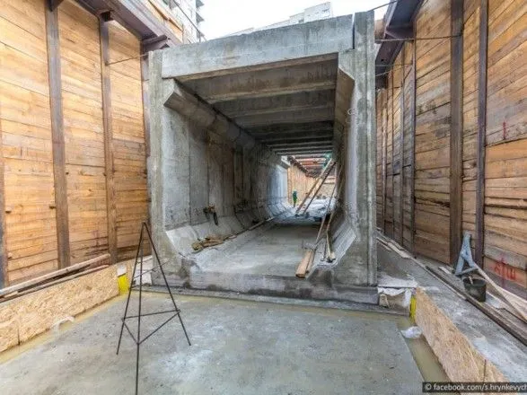 В метро на Виноградар збудували перший тунель