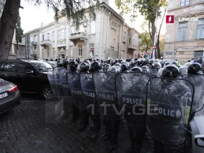 Протестувальникам біля парламенту Грузії дали пів години на звільнення території