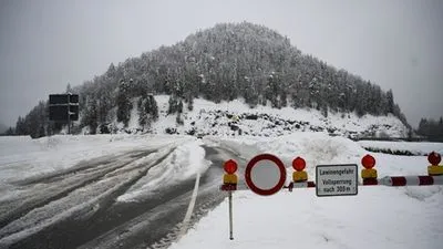 В Австрії закрили школи через сильні снігопади