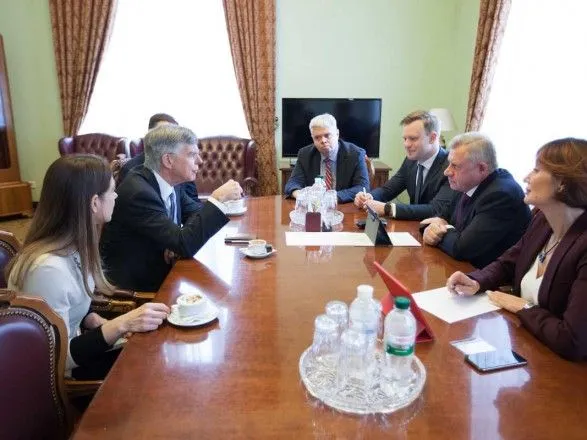 Смолий - Тейлору: "заинтересованные лица" пытаются сделать невозможным сотрудничество Украины с МВФ