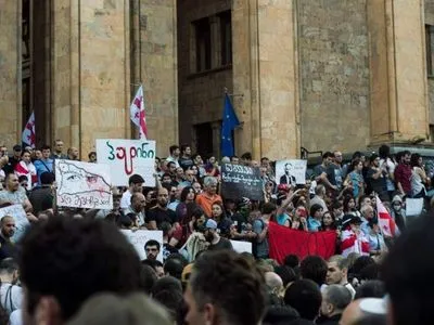 МВС Грузії затримало вже 37 учасників акції біля парламенту