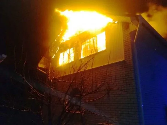 В Днепропетровской области пожар уничтожил крышу жилого дома