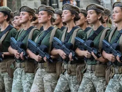 Стало відомо, скільки жінок служать в українській армії і скільки серед них офіцерів