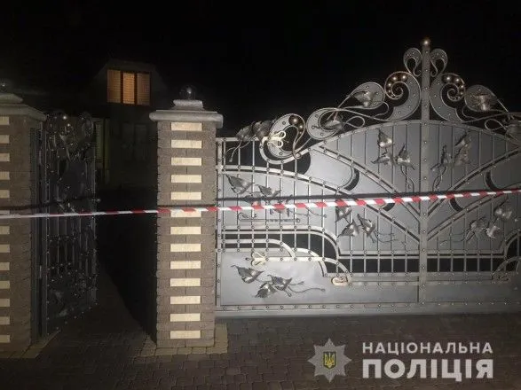 На Буковине неизвестные в масках напали на дом и избили супругов