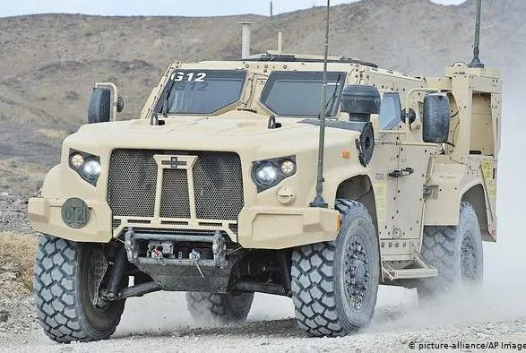Литва замовила в США 200 бойових броньованих автомобілів