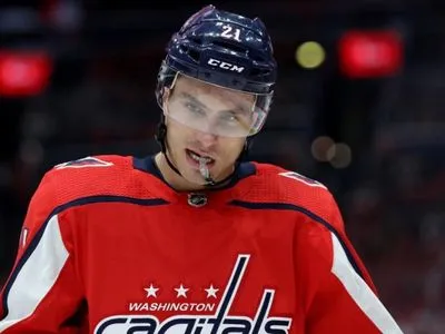 НХЛ: хокеїст отримав дискваліфікацію за плювок в суперника