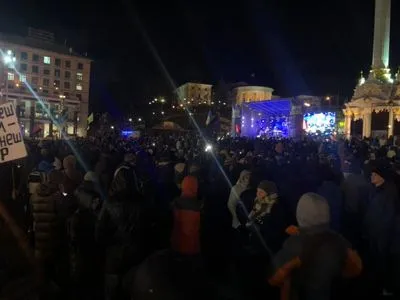 На Майдане в Киеве началось вече "У нас есть Достоинство"