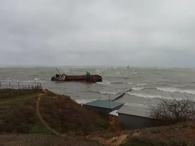Аварія танкера біля Одеси: в ОДА розповіли про стан евакуйованих моряків