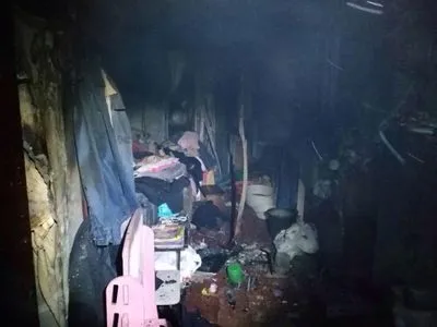В Днепропетровской области спасли двоих детей во время пожара в общежитии